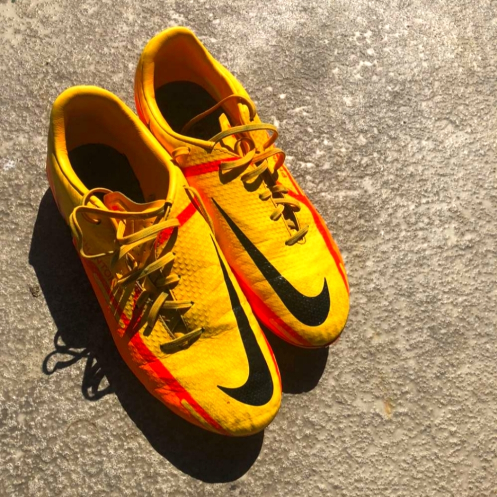Soccer shoe's